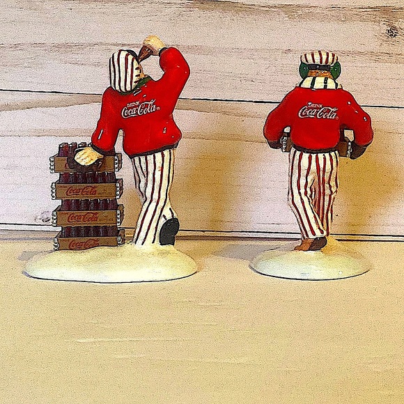 DEPARTMENT 56 - Original Snow Village - Coca-Cola Brand Delivery Men - Picture 3 of 5